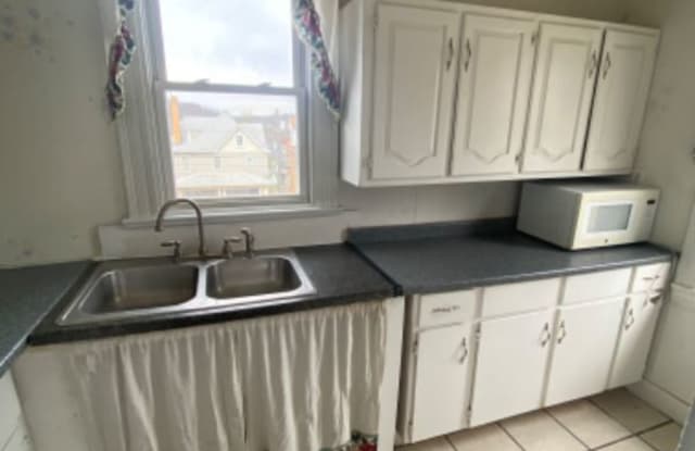 165 frothingham ave B - 165 Frothingham Avenue, Jeannette, PA 15644