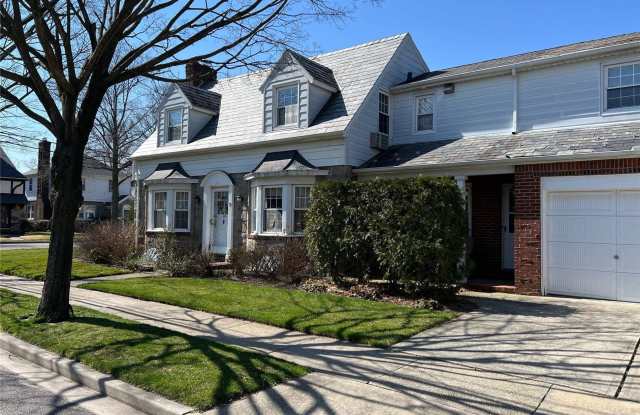 114 Orchid Street - 114 Orchid Street, Floral Park, NY 11001