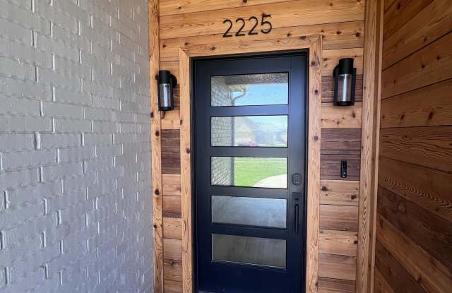 2225 Bretford Way Gallery 2