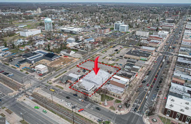 13 N EAST Boulevard Gallery 4