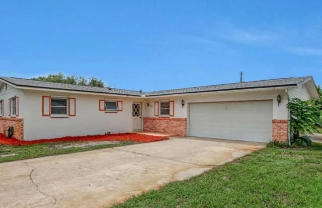 Large 3 bed 2 bath home with 2 car garage Gallery 1