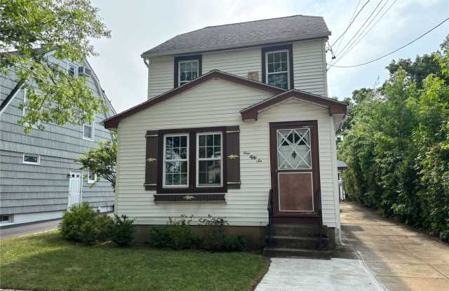 156 Capitol Avenue - 156 Capitol Avenue, Williston Park, NY 11596