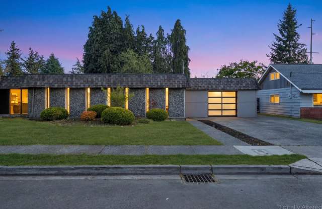 Modern 3-Bedroom Rambler with High-End Finishes & Spacious Backyard photos photos