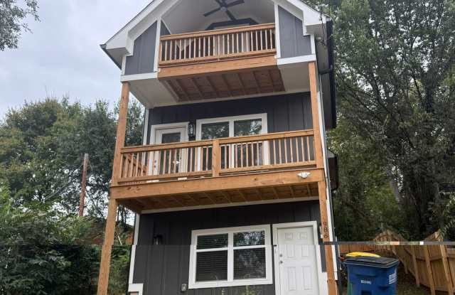 3 Story 3BD/3BA Newer Construction Near UGA Gallery 1