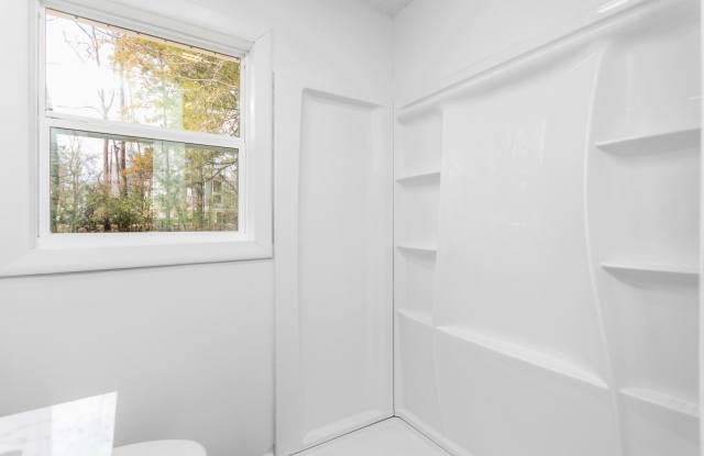 Room in 2 Bedroom Home at Ida St photos photos