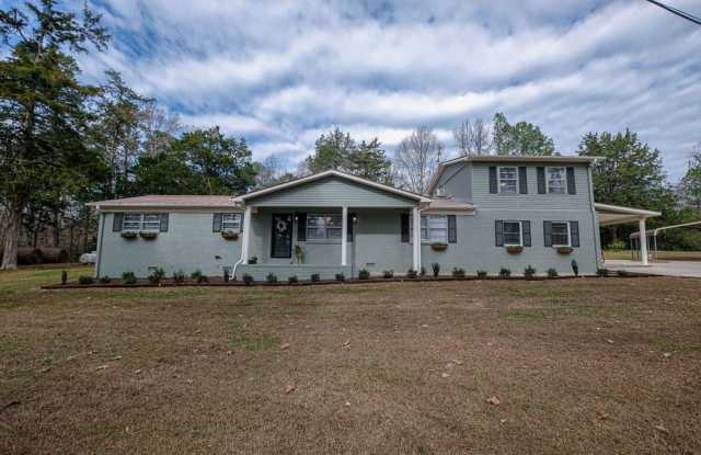 Newly Renovated - Move In Ready Home! 5 Bedrooms 3 Bathrooms photos photos