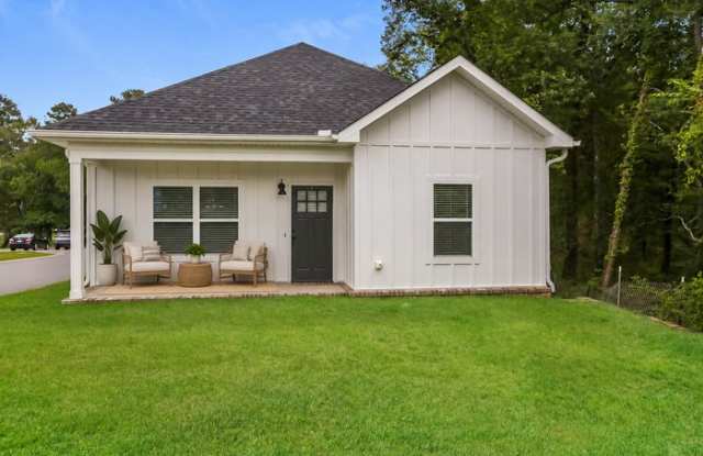16220 Lamarche Drive Gallery 1