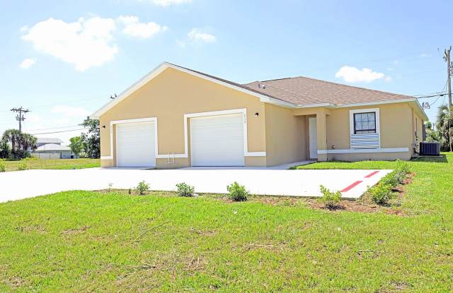 Cape Coral 828 - 828 Gleason Parkway, Cape Coral, FL 33914