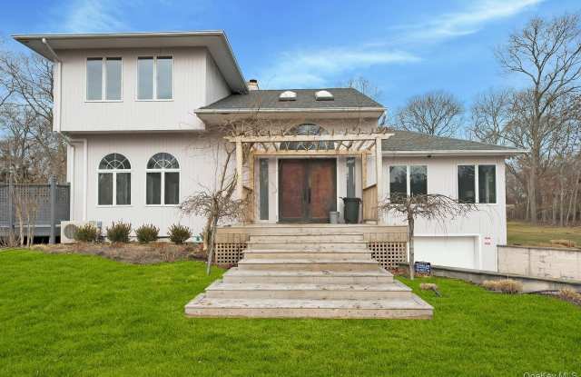 35 Bay Avenue W photos photos