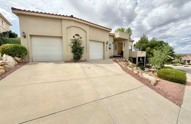 Beautiful 3-bed 2 bath Home! VIEWS VIEWS VIEWS!! photos photos