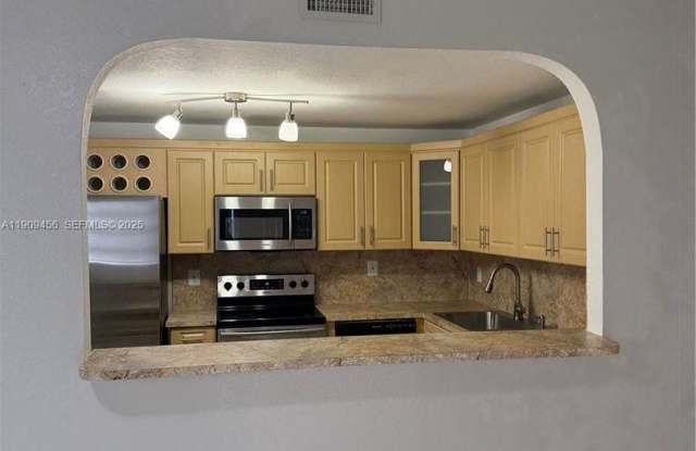 7542 NW 175th Street 7542, Hialeah, FL 33015 Gallery 4
