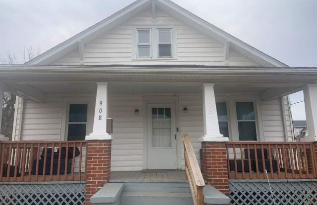 Spacious 3BR House in NW Roanoke. Available July 1st. photos photos