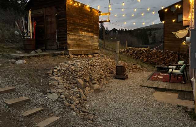 20 Minutes to Breckenridge! Walk to everything Alma! Wood burning fireplace and fully furnished! photos photos
