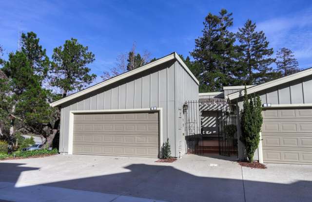 3 Bed / 2.5 Bath light filled, end unit townhome. YouTube Tour!! Gallery 2