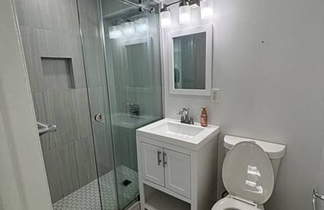 5816 85th St Apt 1C Gallery 4