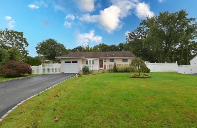 62 Amsterdam Road - 62 Amsterdam Road, Smithtown, NY 11787