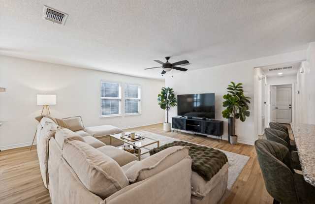 CHARMING 3 BEDROOM HOME IN STONEGATE Gallery 4
