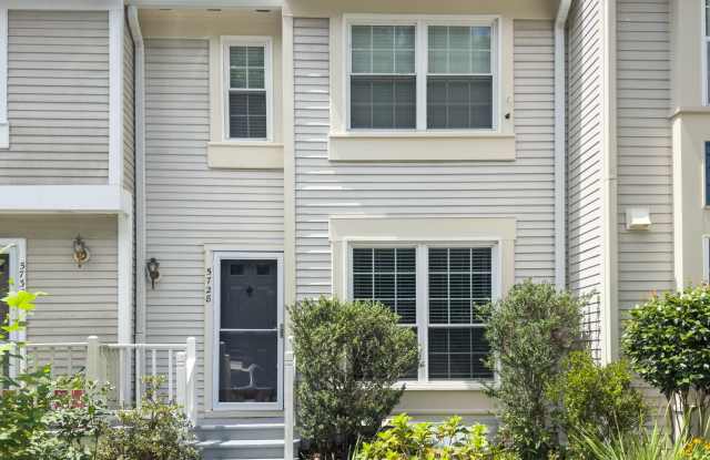 5728 Evergreen Knoll Court - 1 - 5728 Evergreen Knoll Court, Rose Hill, VA 22310