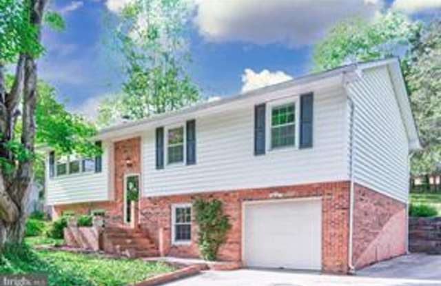 MINUTES TO DOWNTOWN FREDERICKBURG AND CENTRAL PARK - FREDERICKSBURG - 36 Seneca Terrace, Fredericksburg, VA 22401