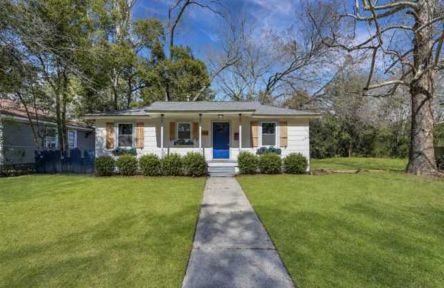 Charming 3BR Home with Outdoor Space Near Downtown Savannah Gallery 1