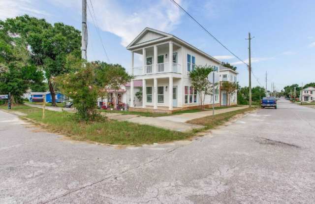 923 West Belmont Street Gallery 4