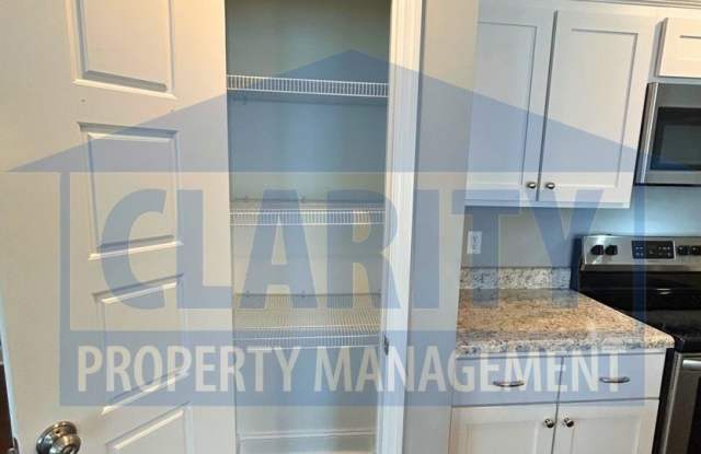 Charming 3 Bedroom, 2 Bath Home with Spacious Yard! Gallery 4