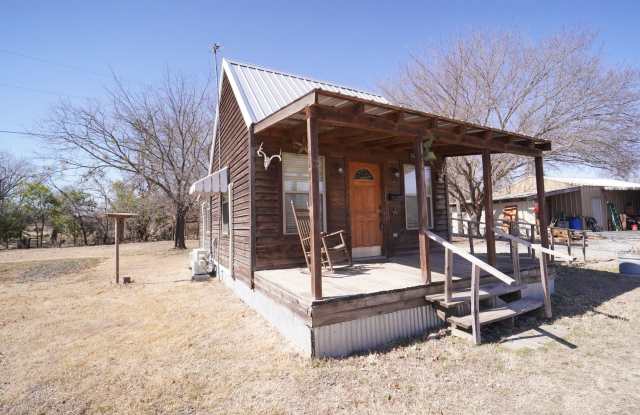 ALL UTILITIES  LAWN CARE INCLUDED! - FOR LEASE - Cute 1 BR - 1 BA Cabin in Weatherford. - 1800 Newport Road, Parker County, TX 76086