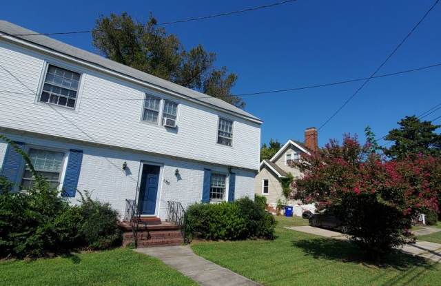Spacious Duplex Near ODU - 6309 Hampton Boulevard, Norfolk, VA 23508