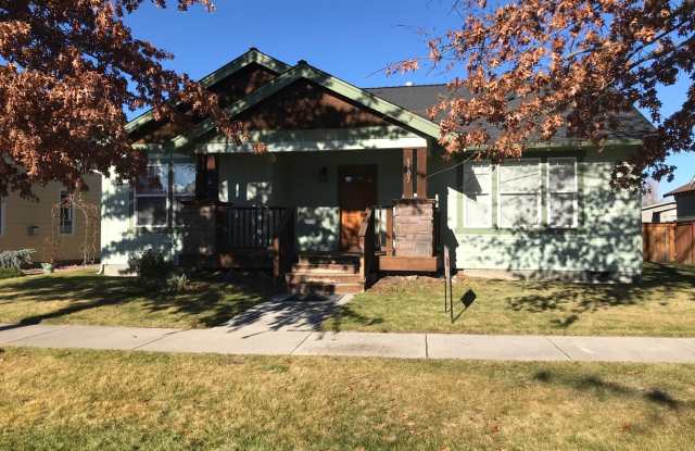 Single level home in Redmond with oversized garage and large yard! photos photos