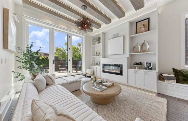 2756 N Magnolia photos photos