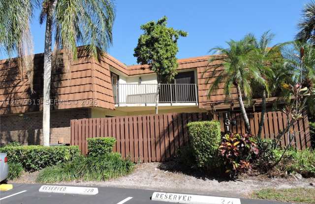 1316 SW 118th Ter Gallery 2