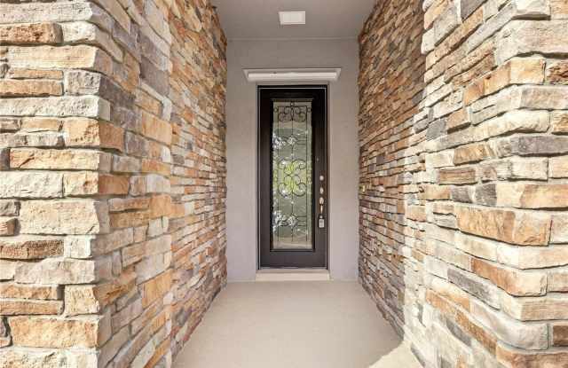 12913 UTOPIA Loop Gallery 2