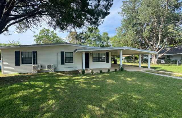 3 Bedroom 2 Bathroom Home in Chipley FL photos photos
