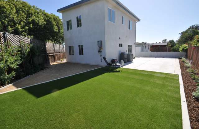 4BD/2BA, Separated Yard and Parking! photos photos