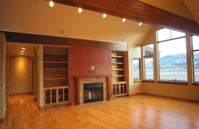 389 Larkspur Drive Gallery 3