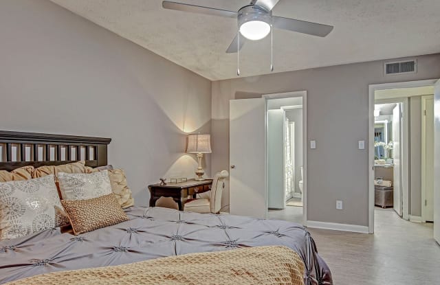 The Flats @ 1885 Apartments Gallery 3