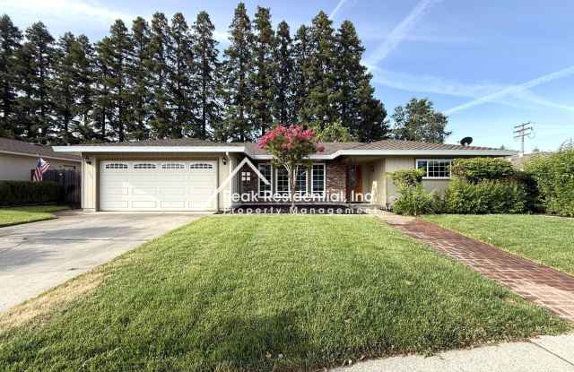 Spacious 3bd/2ba Carmichael Home With Sun Room photos photos