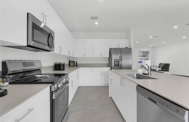 27305 Southwest 161st Court Gallery 1