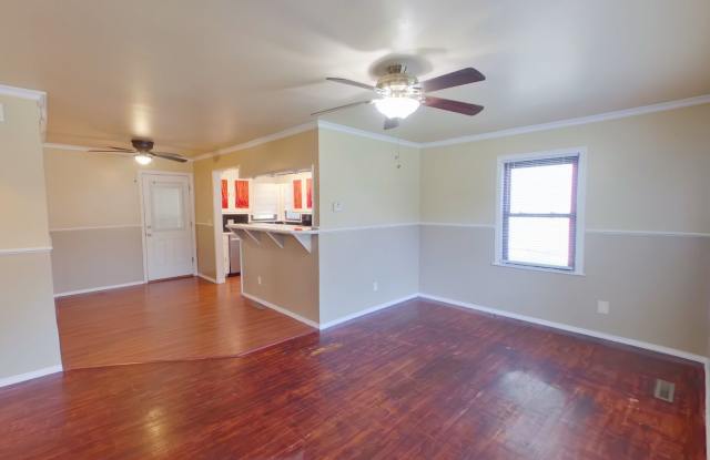 2257 S Minneapolis Gallery 3