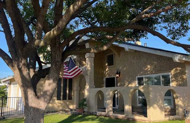 FAIR OAKS BEAUTY WITH POOL, SPA  SOLAR!! - 5200 Vista Del Oro Way, Fair Oaks, CA 95628