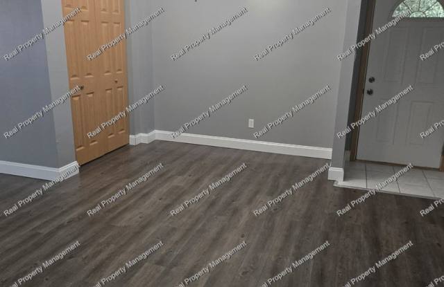 Large 2 Bedroom Winfield Townhome Gallery 3