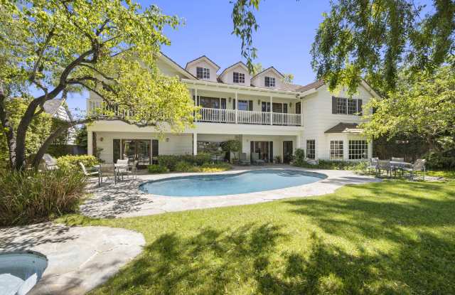 2545 Roscomare Rd photos photos
