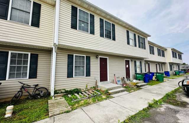 3 Bedroom 2.5 Bath Townhouse Gallery 1