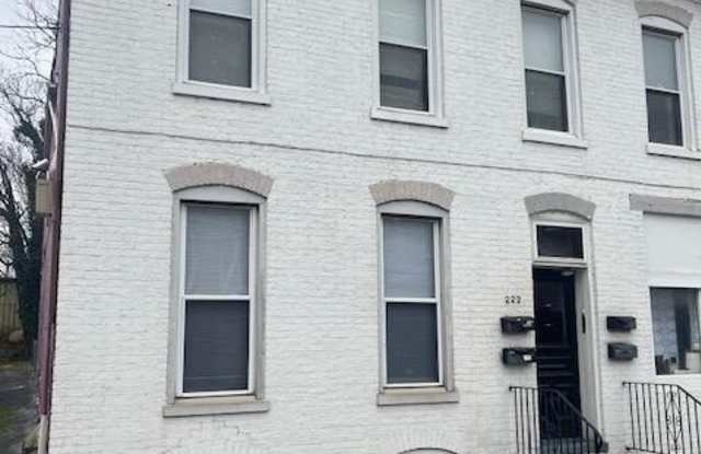 222 W FRANKLIN ST photos photos