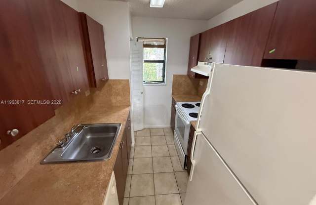 6975 NW 179th St photos photos