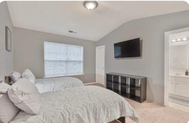 741 Crestwell Cir Gallery 3