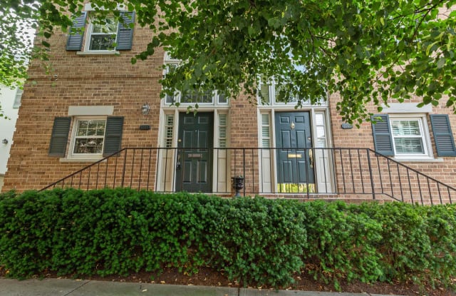 1009 N Pitt St - 1009 North Pitt Street, Alexandria, VA 22314