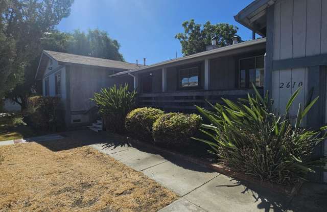 2610 Empire Avenue photos photos