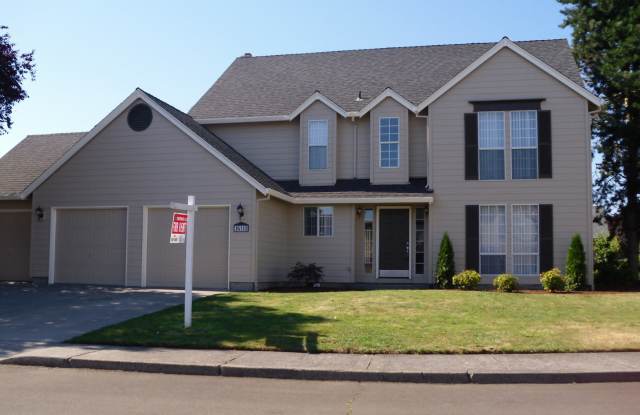 By park/movies, jetted tub, A/C, FP,  triple garage, low care yard-4BR photos photos