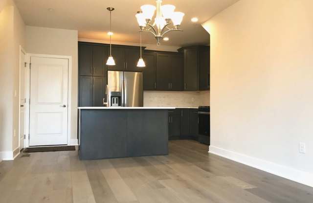 301 Lakeview Court Gallery 3